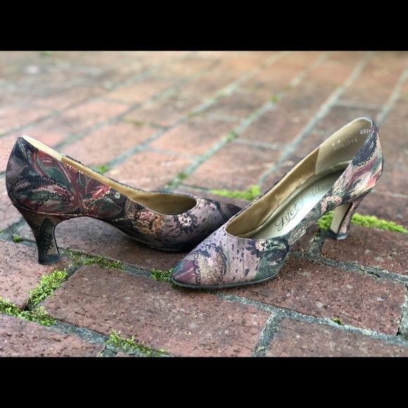 Life Stride Size 8 Heels - Picture 3 of 5